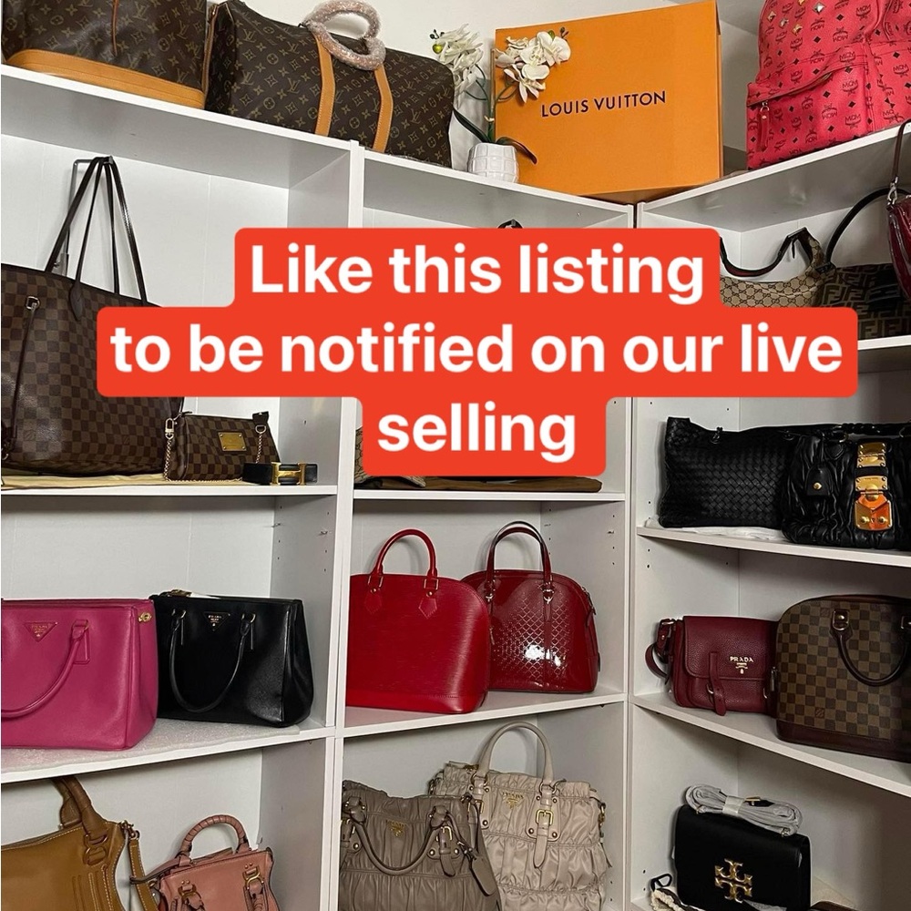 Attention Shoppers 🛍️🛒 Live Selling ❤️❤️❤️